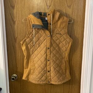 Columbia quilted hooded vest